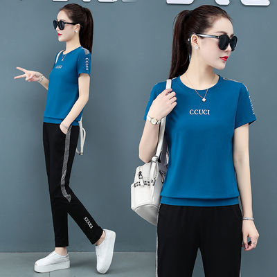 特步女式运动服最新款，小巷中的时尚秘境风采