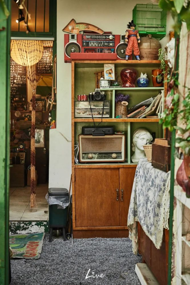 探索小巷隐秘宝藏，特色小店最新照片的故事