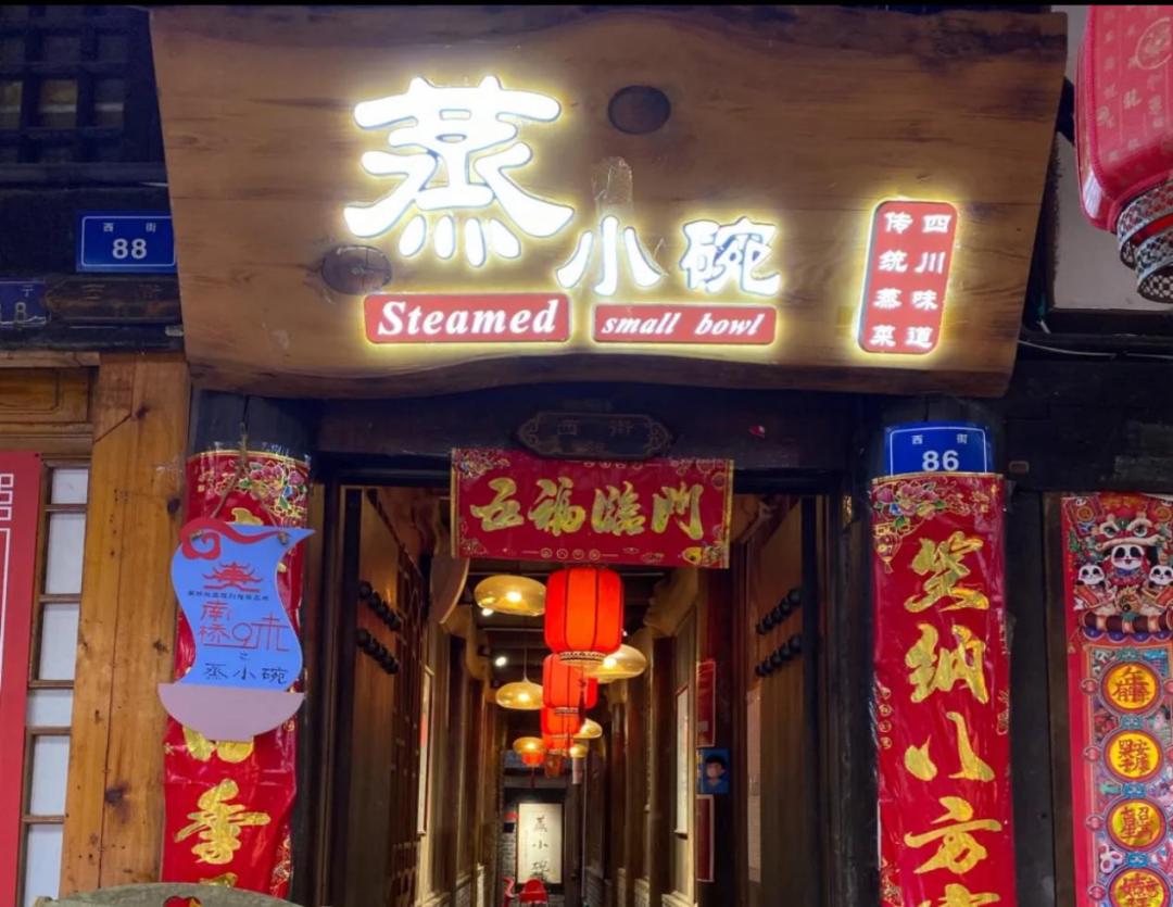 广场魅力与小巷惊喜,特色小店的隐藏魅力