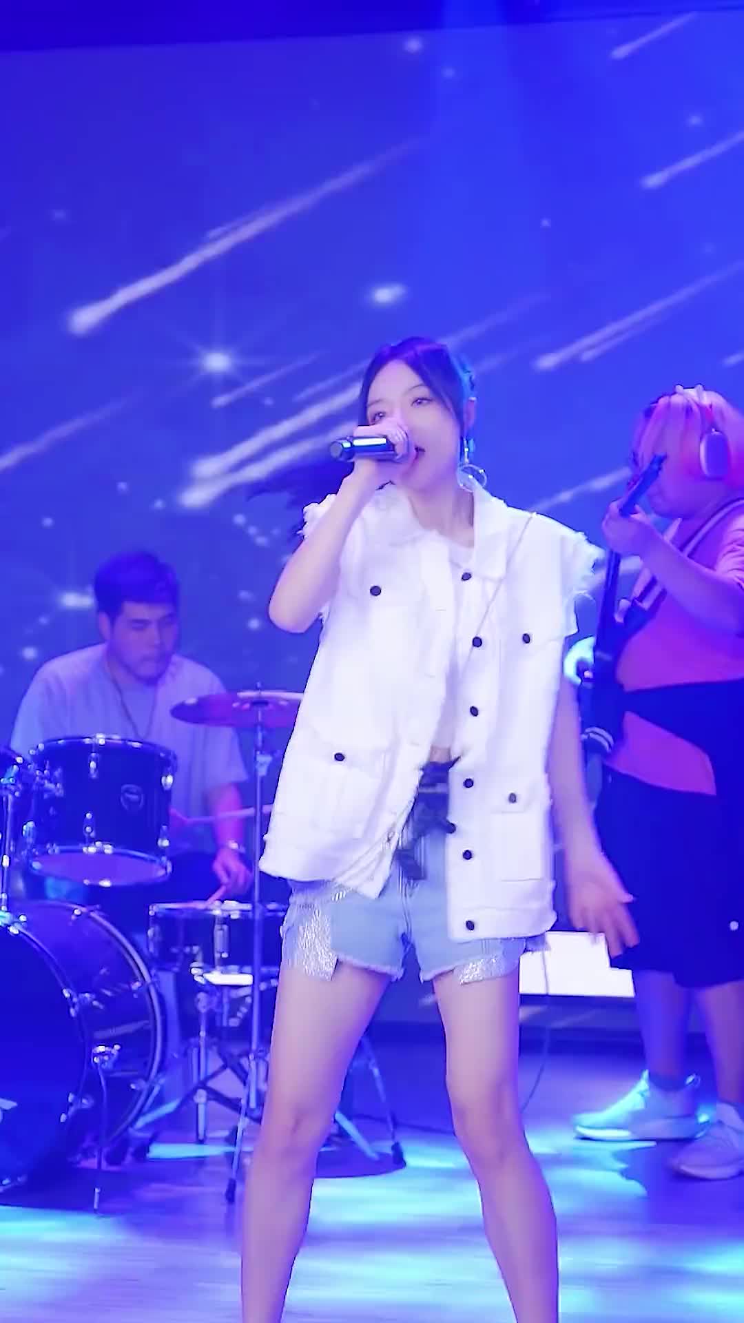 夏日必备!最新热歌让你嗨翻全场!