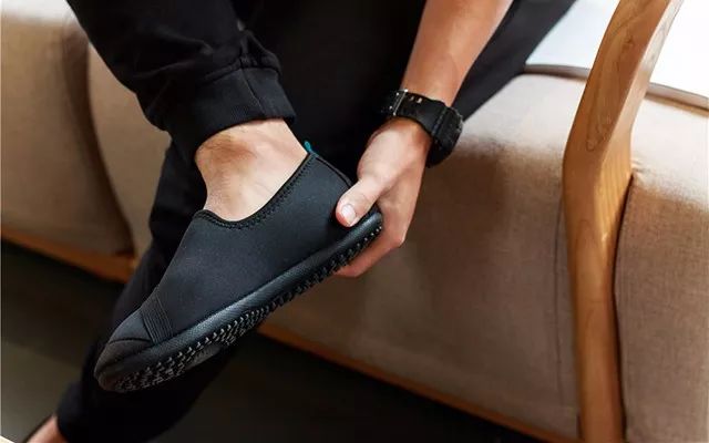 最新款鞋,时尚之旅的温馨体验