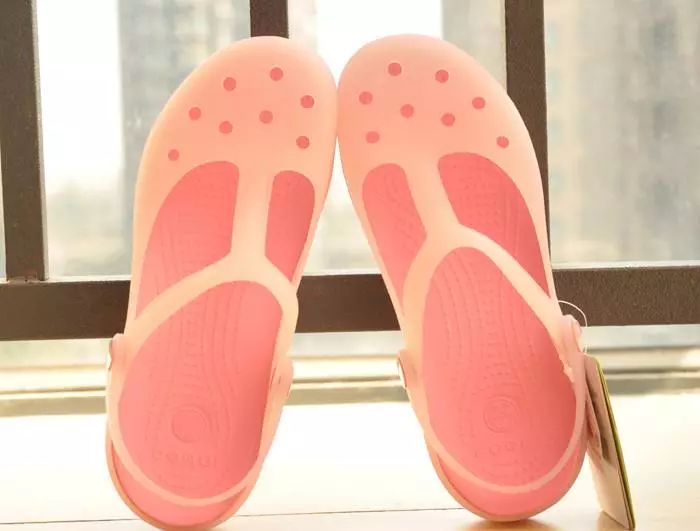 最新款鞋,时尚之旅的温馨体验