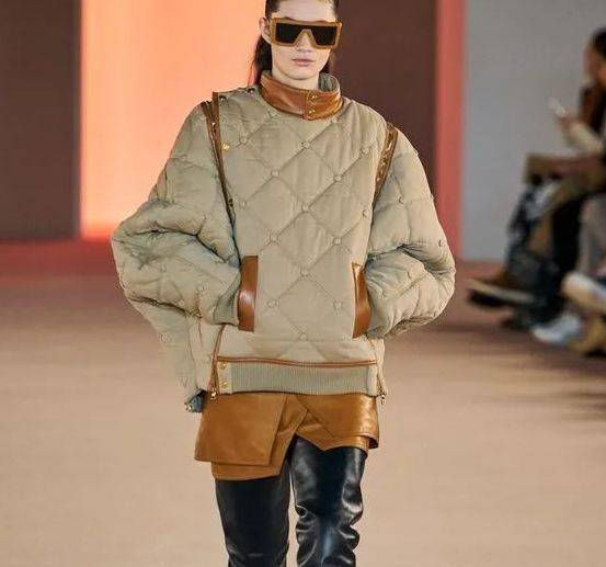 最新款羽绒服,时尚与保暖的完美结合,打造冬日潮流之选