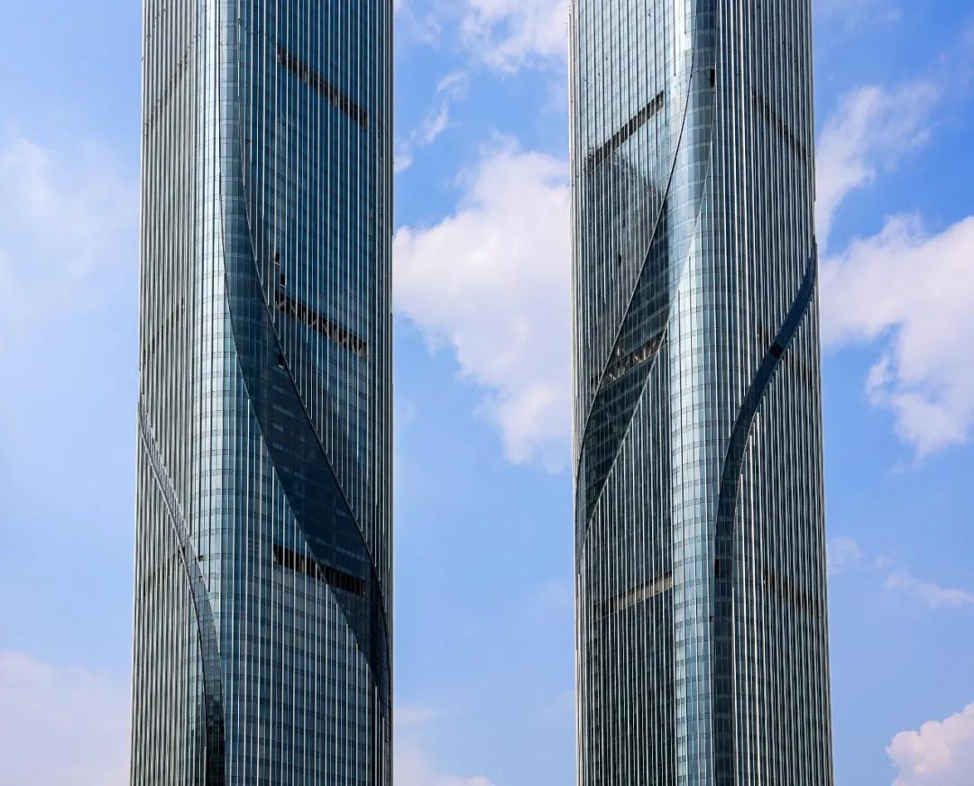 最新电脑科技,开启智慧之门,拥抱变化,展现自信闪耀的未来