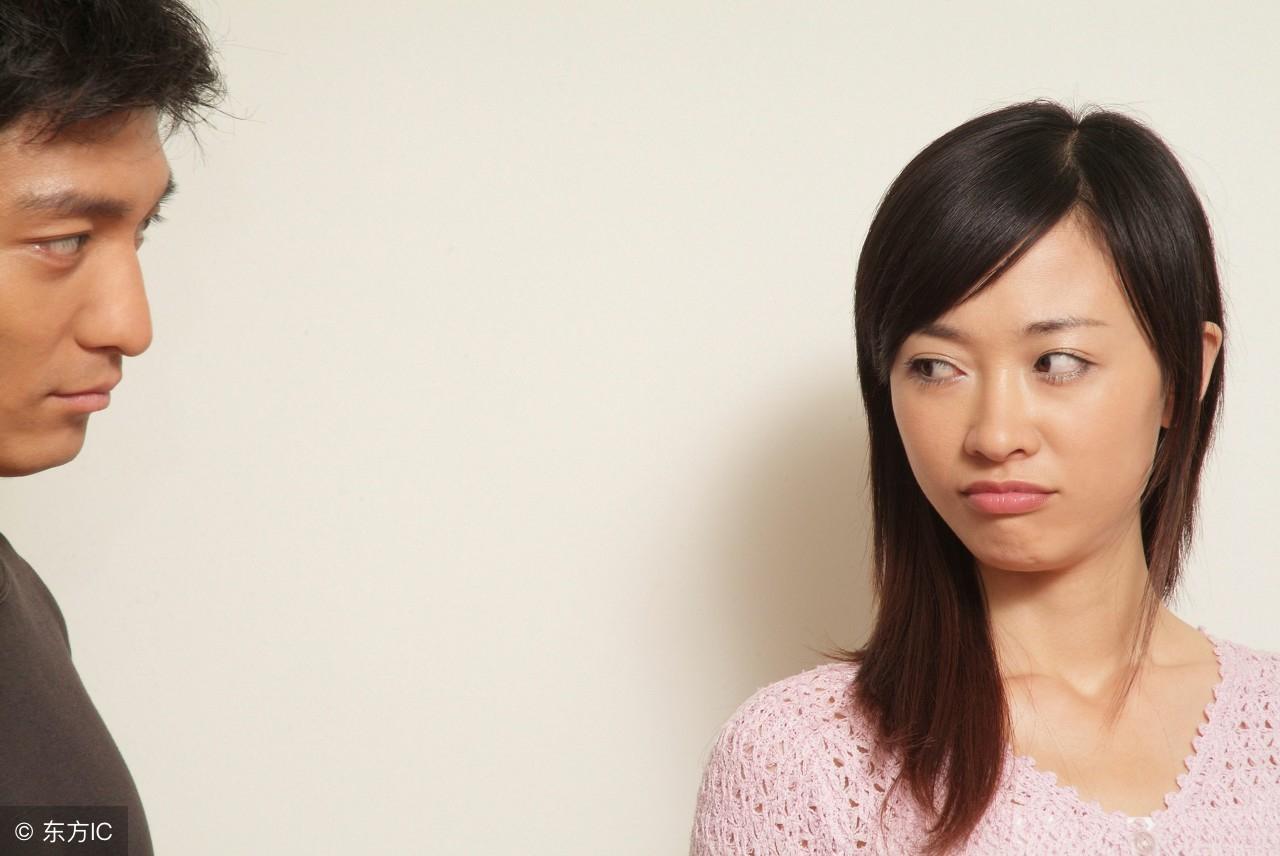 探索极致奢华，最新款路虎在小巷中的隐秘宝藏