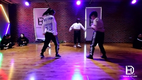 最新鬼步舞的兴起与争议,舞蹈潮流的探讨与热议