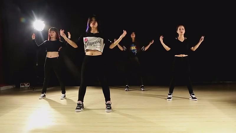 最新鬼步舞的兴起与争议,舞蹈潮流的探讨与热议