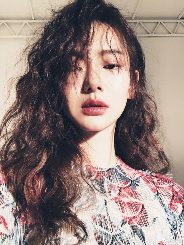 最新卷发潮流,变化之美,自信与成就的力量之源