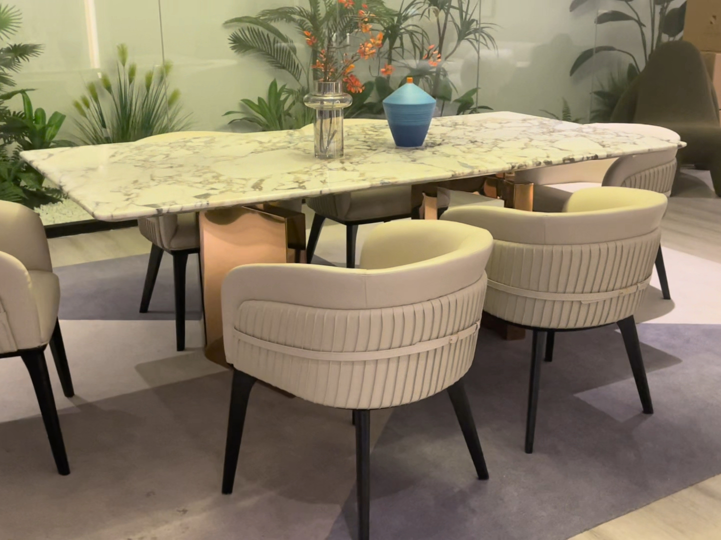 最新款餐桌，打造家的温馨纽带