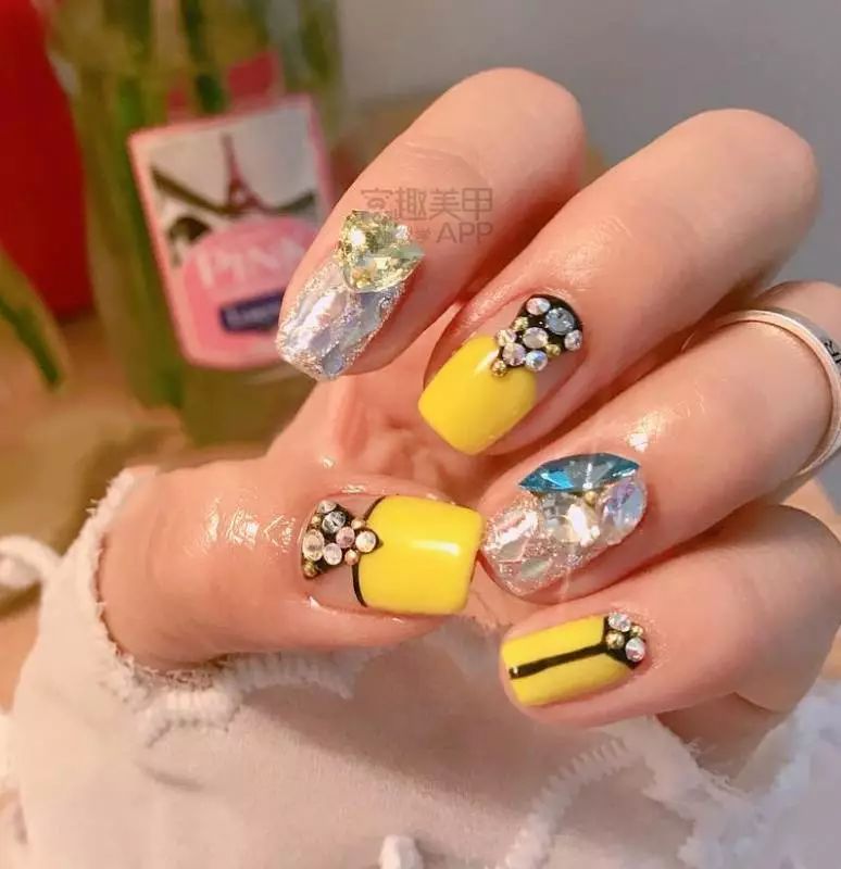 最新美甲图及制作步骤指南