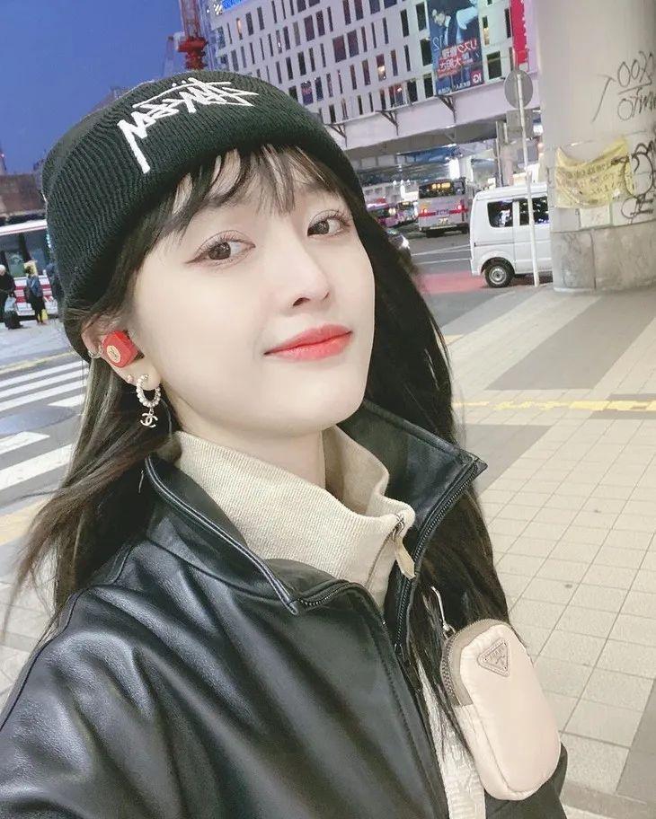 最新款耳环,闪耀时尚光芒,成为焦点之选!