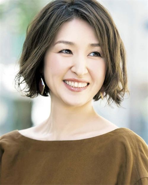 最新女士发型与科技产品介绍