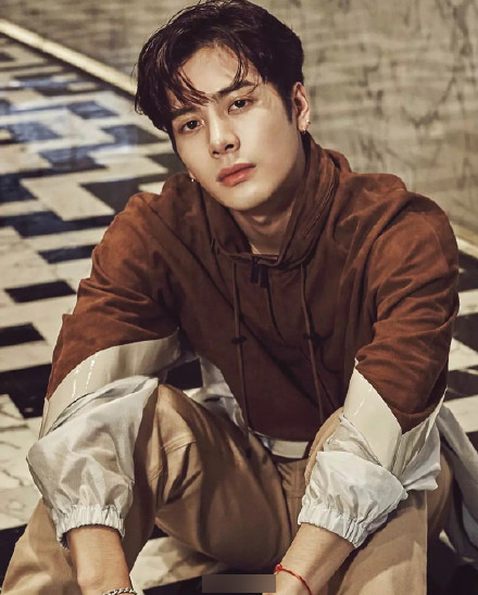 王嘉尔最新音乐巨星崛起之路揭秘!