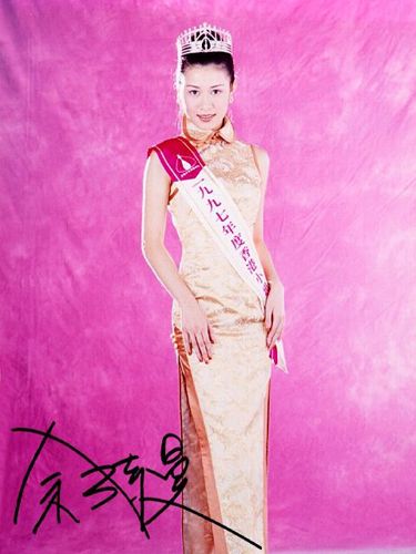 明星最新动态揭秘，小巷星光特色小店