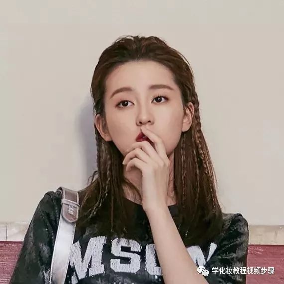 最新发型女图片,与自然美景对话,探寻内心平和与自我之旅