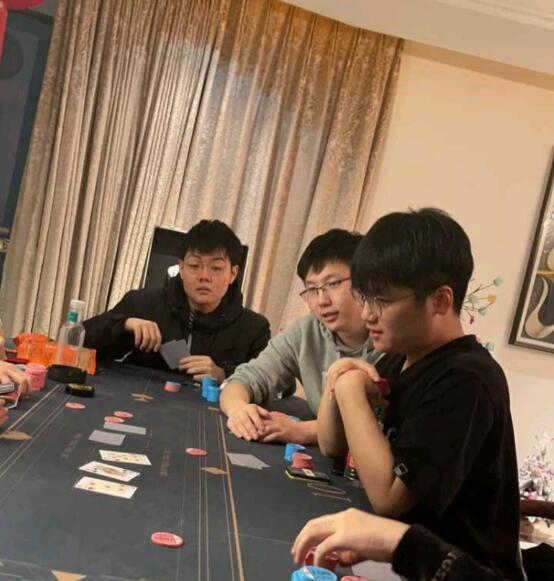 微笑棋牌,探寻变化中的自信与成就感魔法之旅