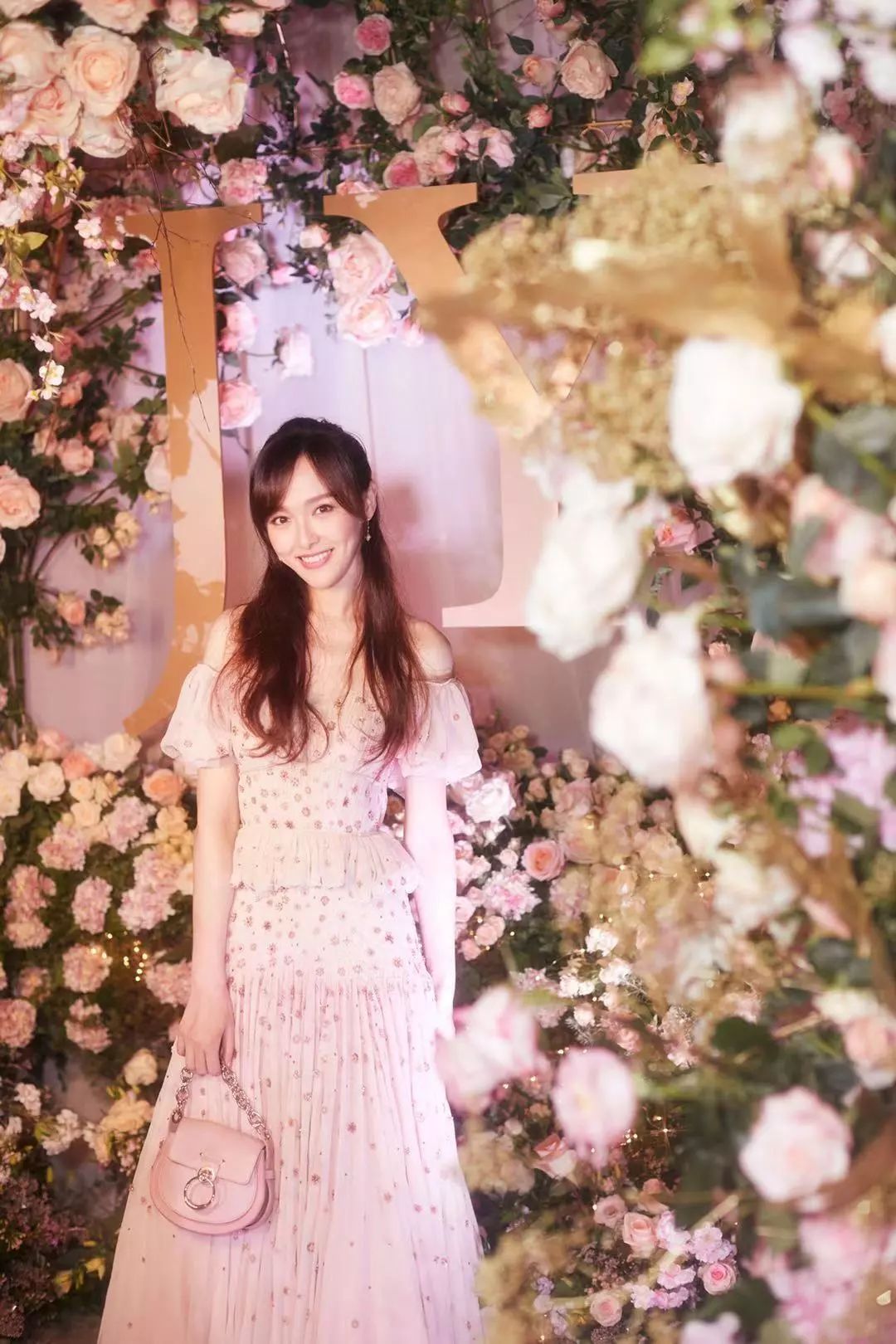 唐嫣最新照片曝光，小巷深处的惊喜探索之旅 2017版