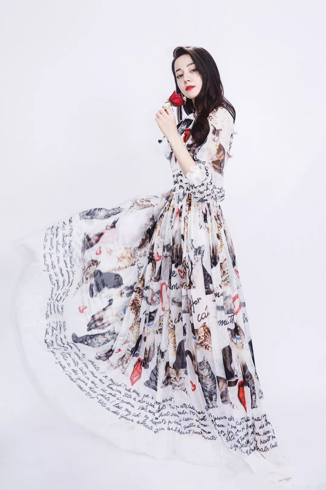 夏季最新服装，小巷深处的时尚秘境探索