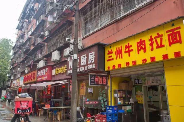 探索最新教育世界,小巷深处的特色小店引领精彩教育之旅!