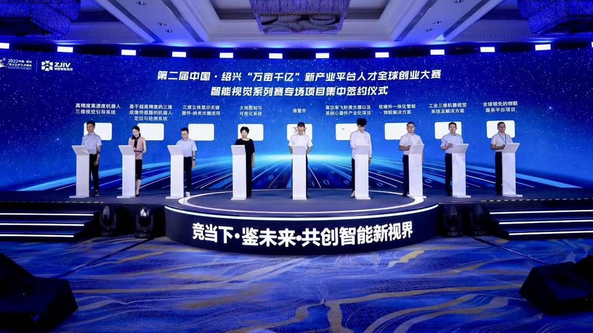 QQ最新名片，科技重塑自我，体验前所未有的网络世界新风尚