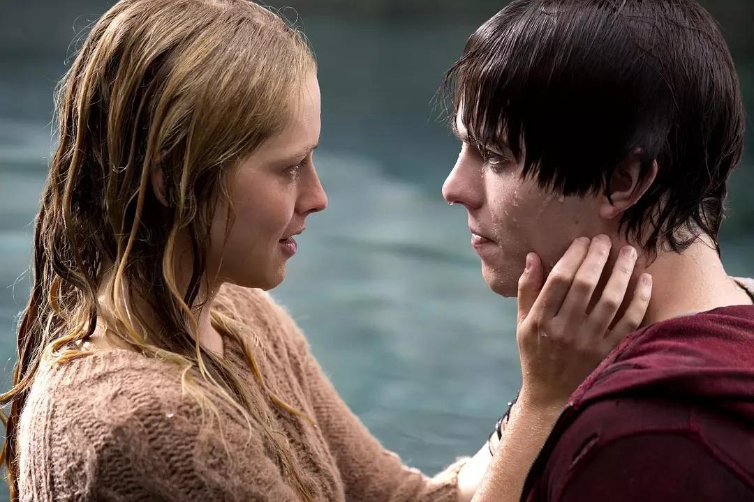 国产最新丧尸电影火热上映,惊悚震撼来袭!