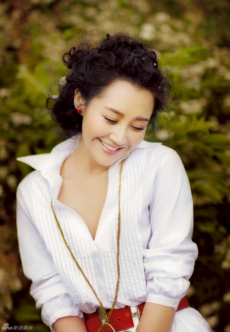 许晴最新照片引发公众关注与个人空间思考