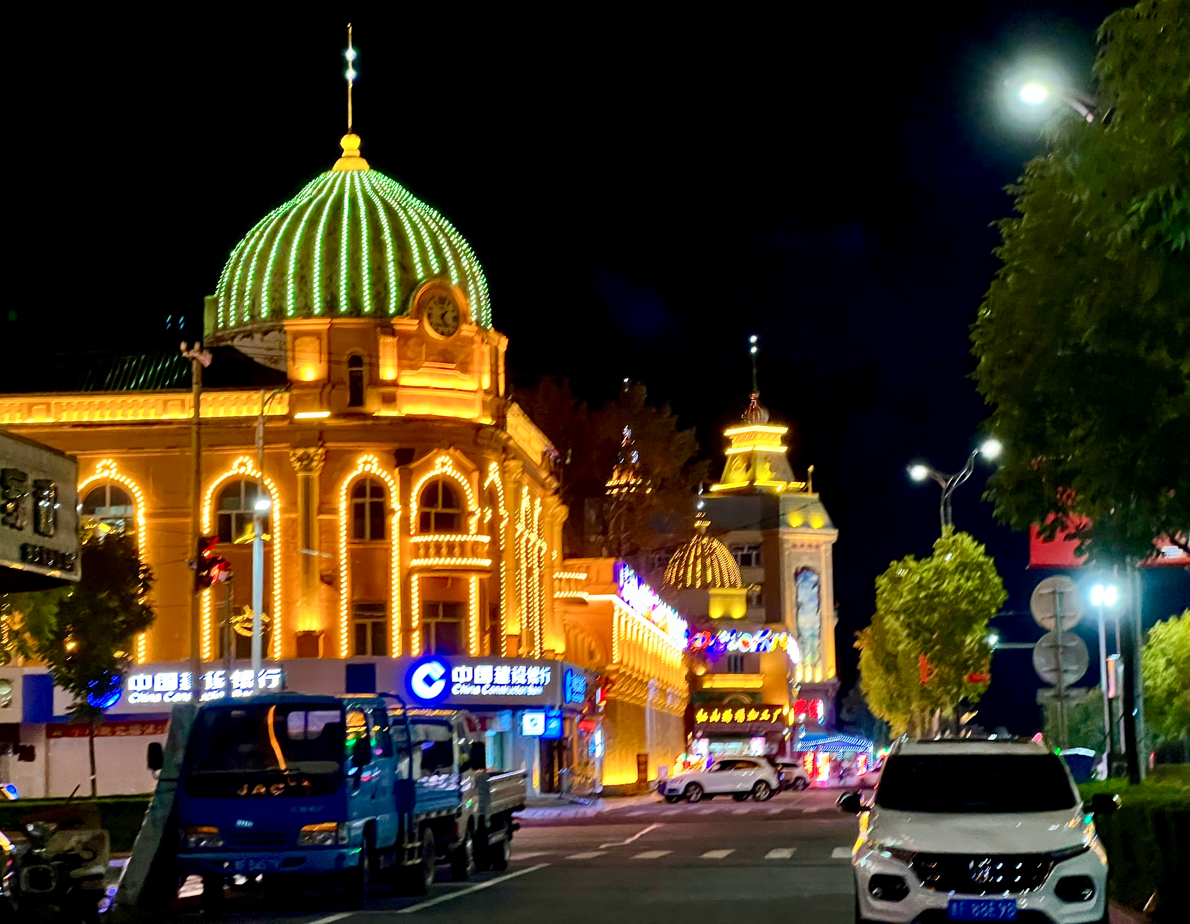 伊宁市繁华绽放,边疆明珠的魅力展现✨