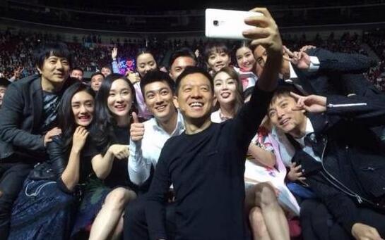 姓金的韩国明星引领科技新潮,星光闪耀的科技生活引领者