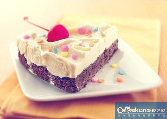 最新款蛋糕，爱的味道与陪伴的美好时光