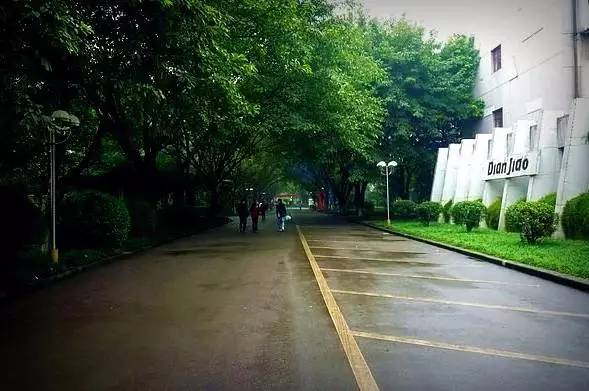 重庆广播电视大学两江学院，小巷深处的独特风味教育探索
