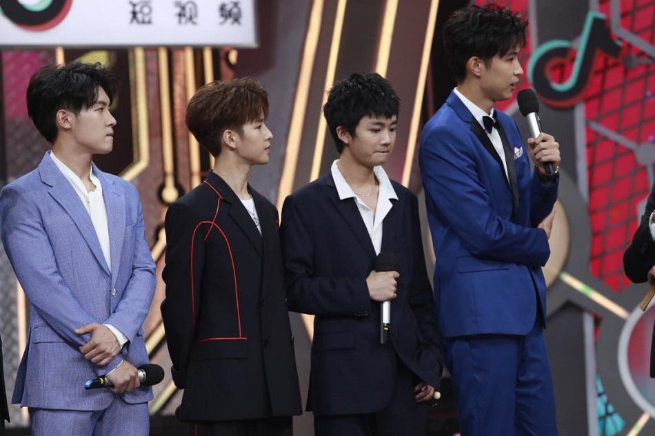 舞台背后的温情故事,演员用的血