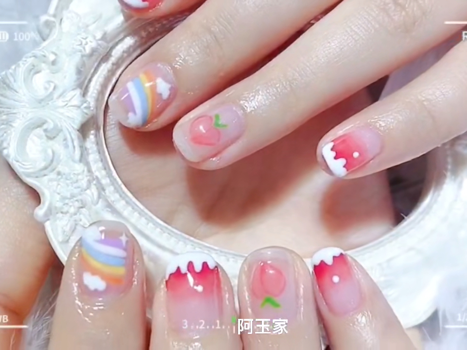 小红书美甲最新图片,指尖彩虹故事潮流展示