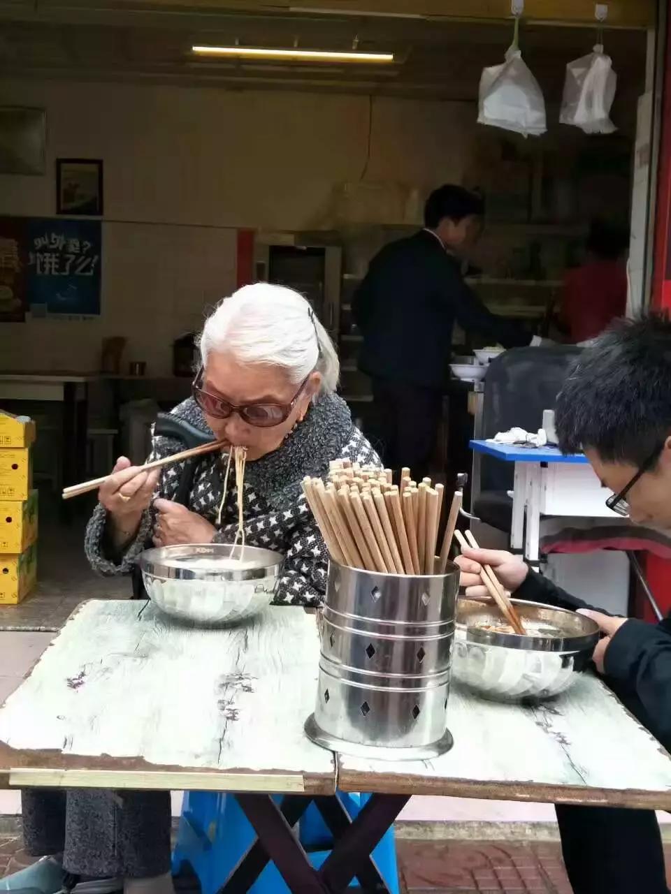 真实赛车3最新版本的隐藏特色小店探索