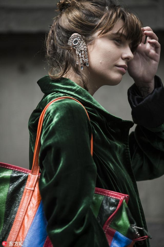 最新时尚耳环,小巷中的隐秘时尚宝藏