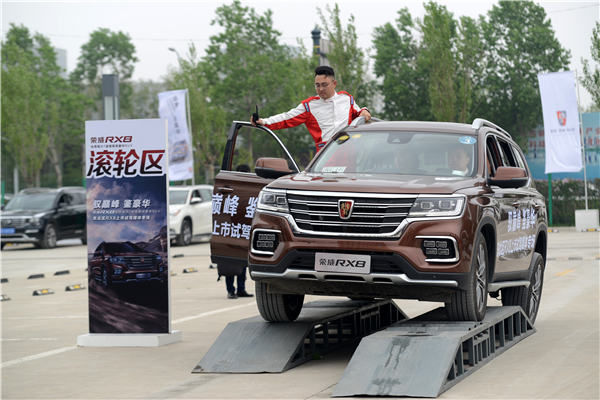 最新款荣威,小巷中的隐秘宝藏,探索未知汽车魅力的旅程