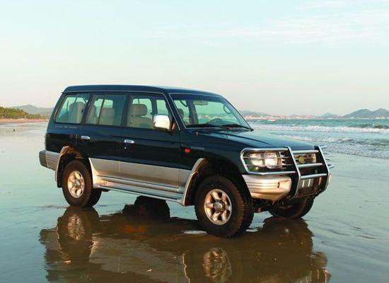 东风最新款越野车,小巷中的越野传奇风采