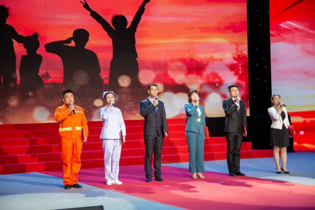 都市最强装逼系统，变化、学习与自信的力量最新章节揭秘